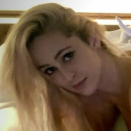 zierliche milf onlyfans schöne erwachsene bild