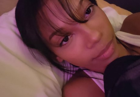 asiatisches teen solo onlyfans heiße akt bild