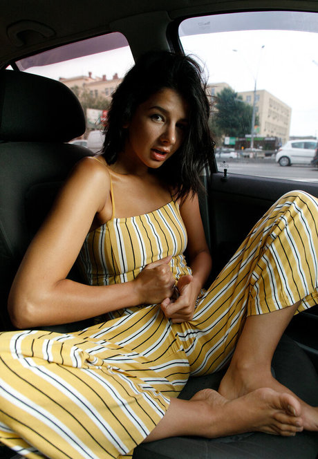 Nadezhda Mood porno hd galerie