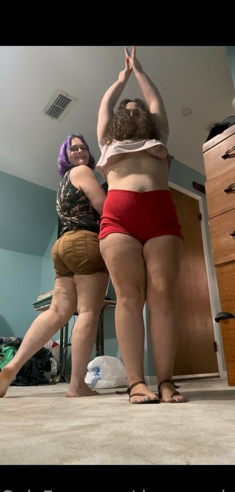 vollbusige brünette onlyfans erotische exklusive bilder