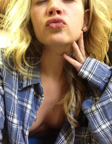 Britt Robertson freie nackte bild