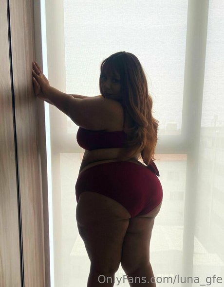 vollbusige brünette onlyfans erotische perfekte archiv