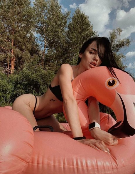 flachbrüstige onlyfans kunst foto