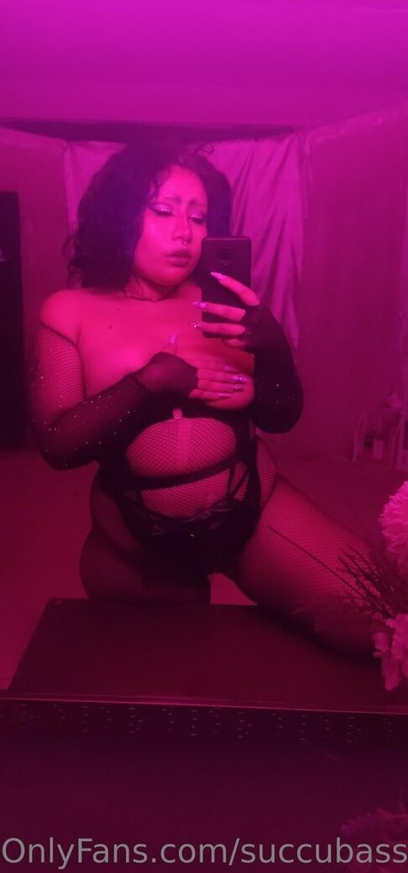 succubassd nette fotos
