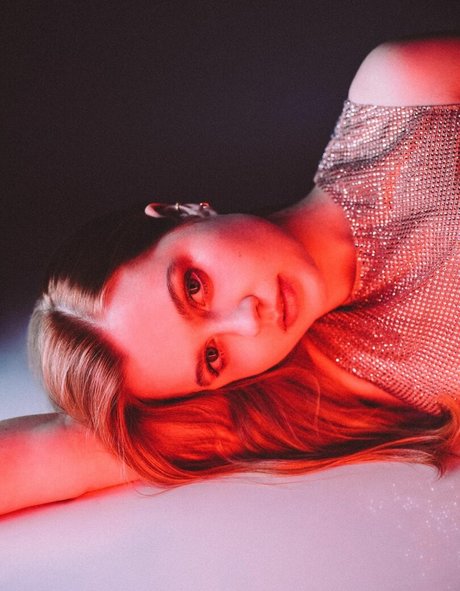 Angourie Rice sexy porno fotos