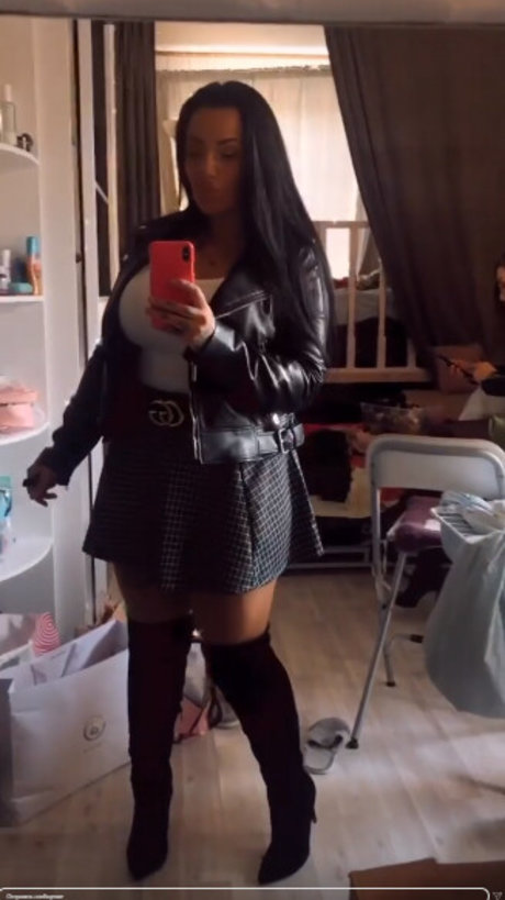 über die muschi gebeugt nur fans nackte galerie