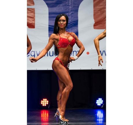 Suzy Hanah model nackten galerien