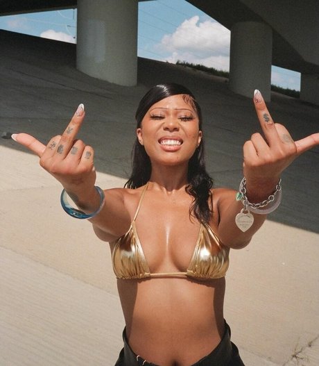 Sukibaby heiße nackt foto