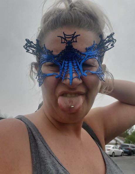 transen deepthroat onlyfans nackt kunst galerie