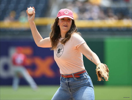 D Arcy Carden hübsche nacktheit bilder