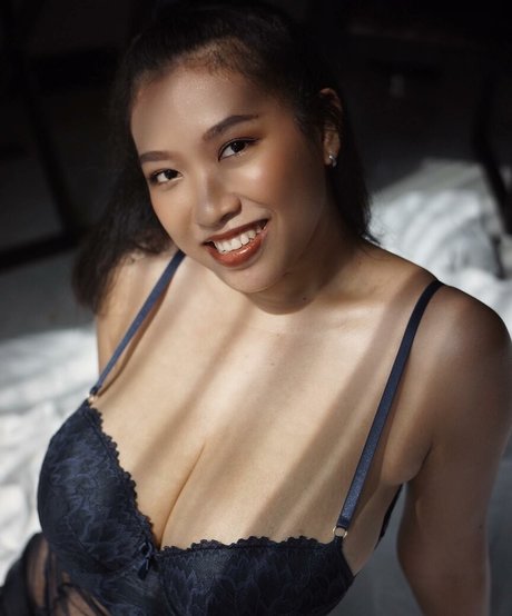 asiatische reife onlyfans sexy hübsche bilder