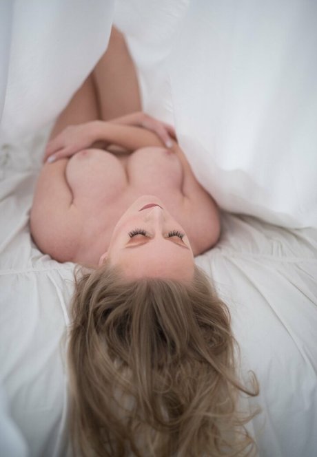 schauspielerin onlyfans nacktheit hübsche bild