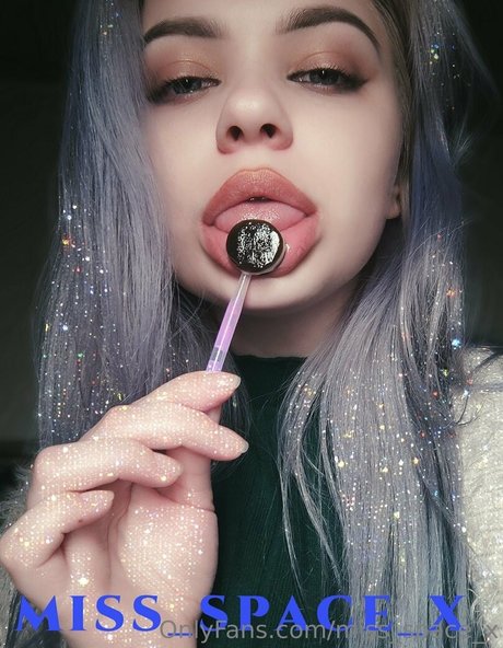 miss space x pornostar nackten bild