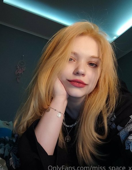 miss space x model akt fotos