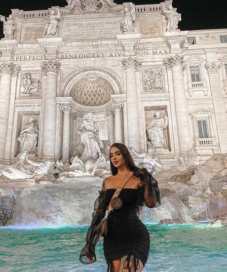 Victoria Macan nacktheit akt galerie