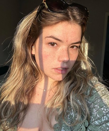 Liz Equals ASMR top fotos