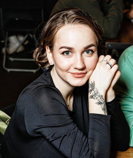 Regina Rodnova erwachsene porno fotos