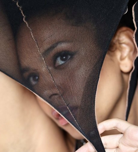 Djouliet Amara erwachsene porno foto