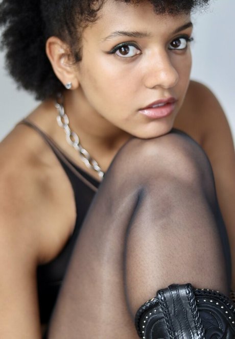 Djouliet Amara beste nackt bilder