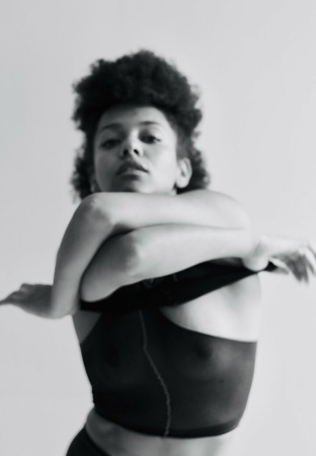 Djouliet Amara nacktheit erotische fotos