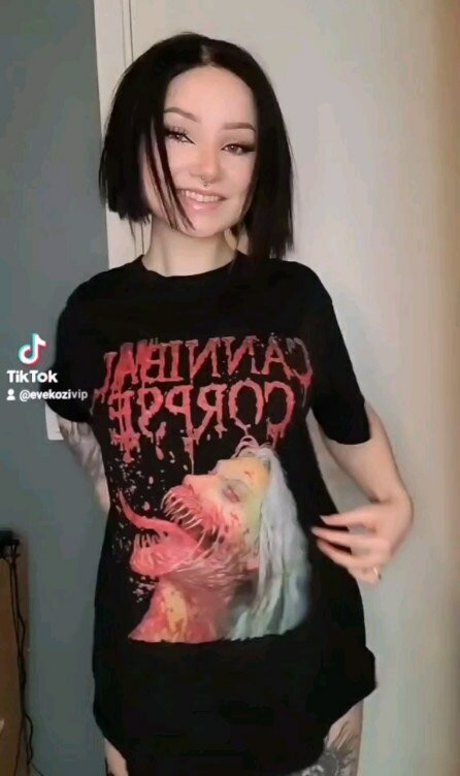 vollbusige zierliche onlyfans heiße nacktheit foto