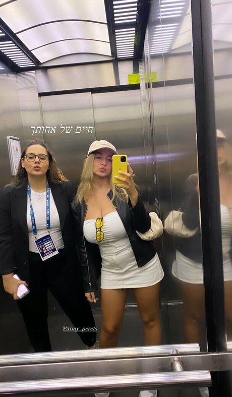 zierliche milf onlyfans xxx nackt foto