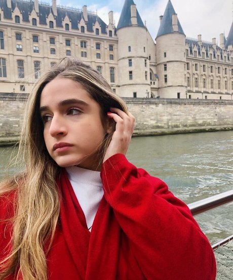 zierliche milf onlyfans heiße nackten fotos