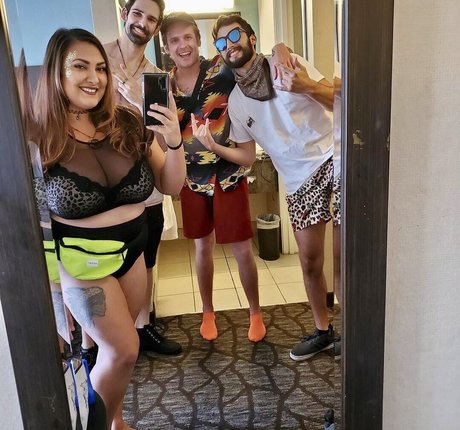 dünne schwarze teenager-onlyfans erotische nackt galerie