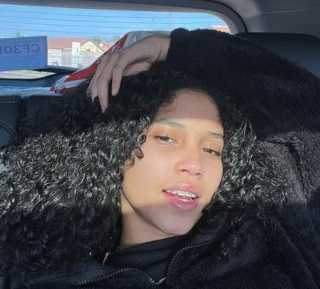 Mickyla Goslett top bilder