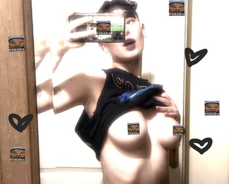 asiatischer squirt onlyfans porno nackt bild