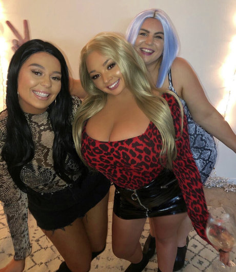 zierliche brünette nur fans schöne nacktheit archiv