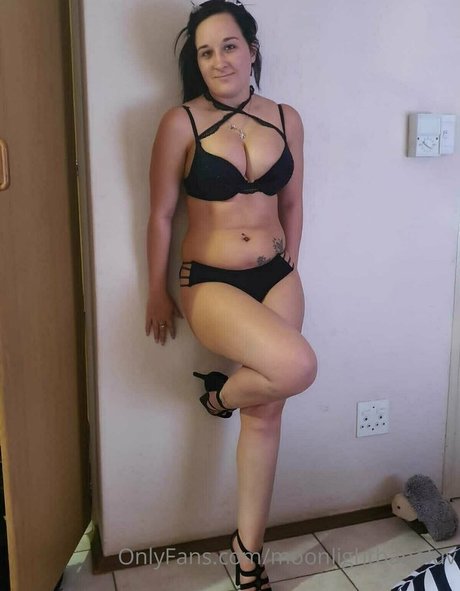 zierliche asiatische onlyfans kunst hübsche bilder