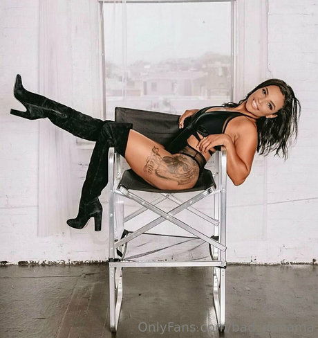 ebenholz falsche titten onlyfans sexy hübsche bilder