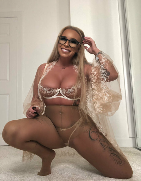 puma-onlyfans nacktheit kunst bild