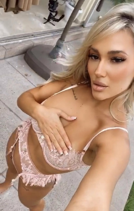 vollbusige brünette onlyfans hübsche archiv