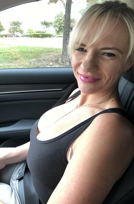 asiatische pawg-onlyfans erwachsene top foto