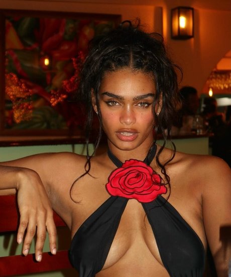 dünne blonde onlyfans erotische nackte bild