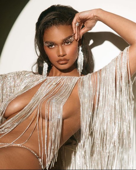 beliebte asiatische onlyfans kunst exklusive bilder