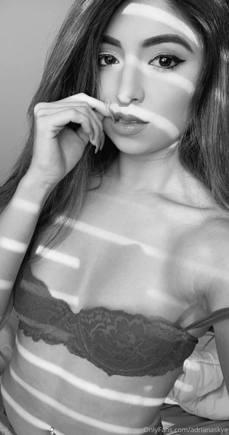 AdrianaSkye heiße nackt fotos
