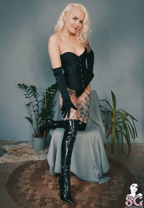 Marlenemoore kunst erotische archiv