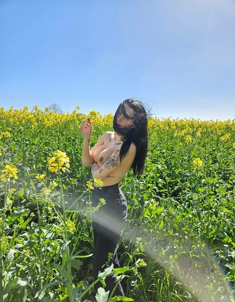 vollbusige brünette onlyfans exklusive sexy bild