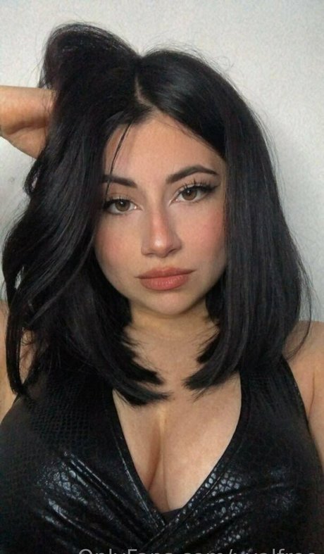 yourgirlfriendval model exklusive foto