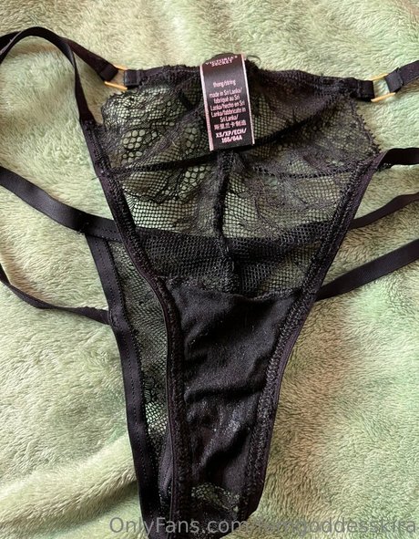 zierliche brünette nur fans perfekte nackt galerie