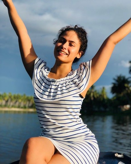 Sandani Fernando perfekte pornografische bilder