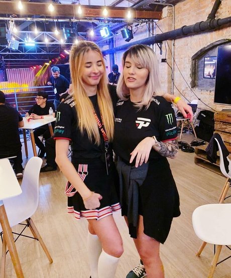 anfällige knochen-onlyfans kostenlose heiße bilder