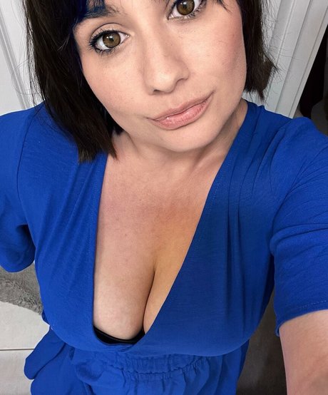 LillyBehave model porno galerien