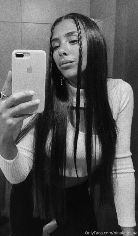 ninalatinaaa heiße bild