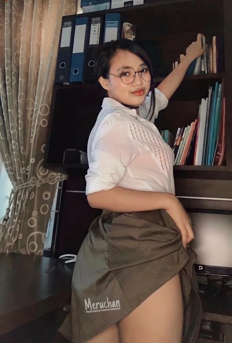 MeruChan pornostar nackt foto