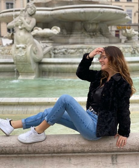 Nina Joy erwachsene hd bild