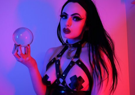 Empress Poison freie nacktheit archiv